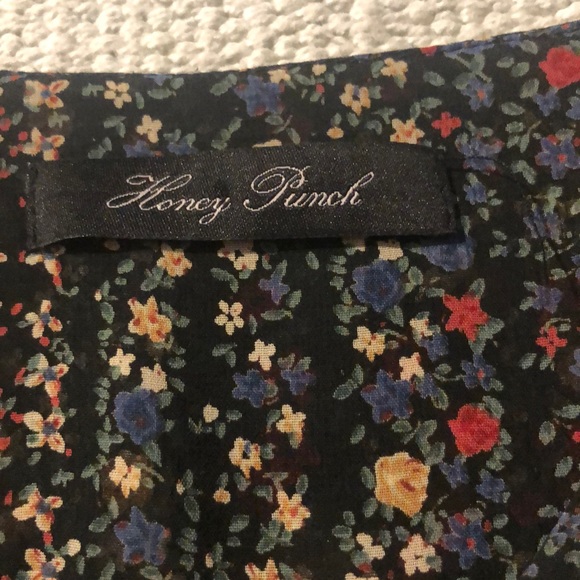 CONSIGNED - Top - Picture 3 of 3